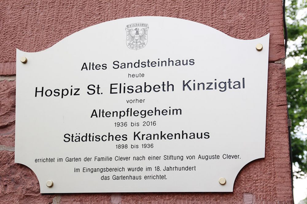 2017 hospiz-st-elisabeth-gelnhausen aussen begruessung schild
